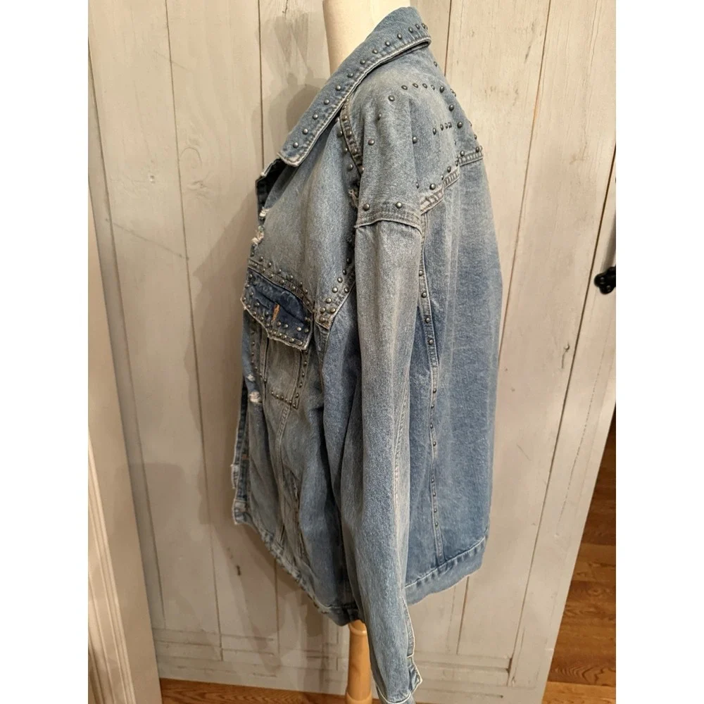 Free People Studded Denim Trucker Jacket Oversized Light Blue Destroyed Lg 148$ - Picture 10 of 14